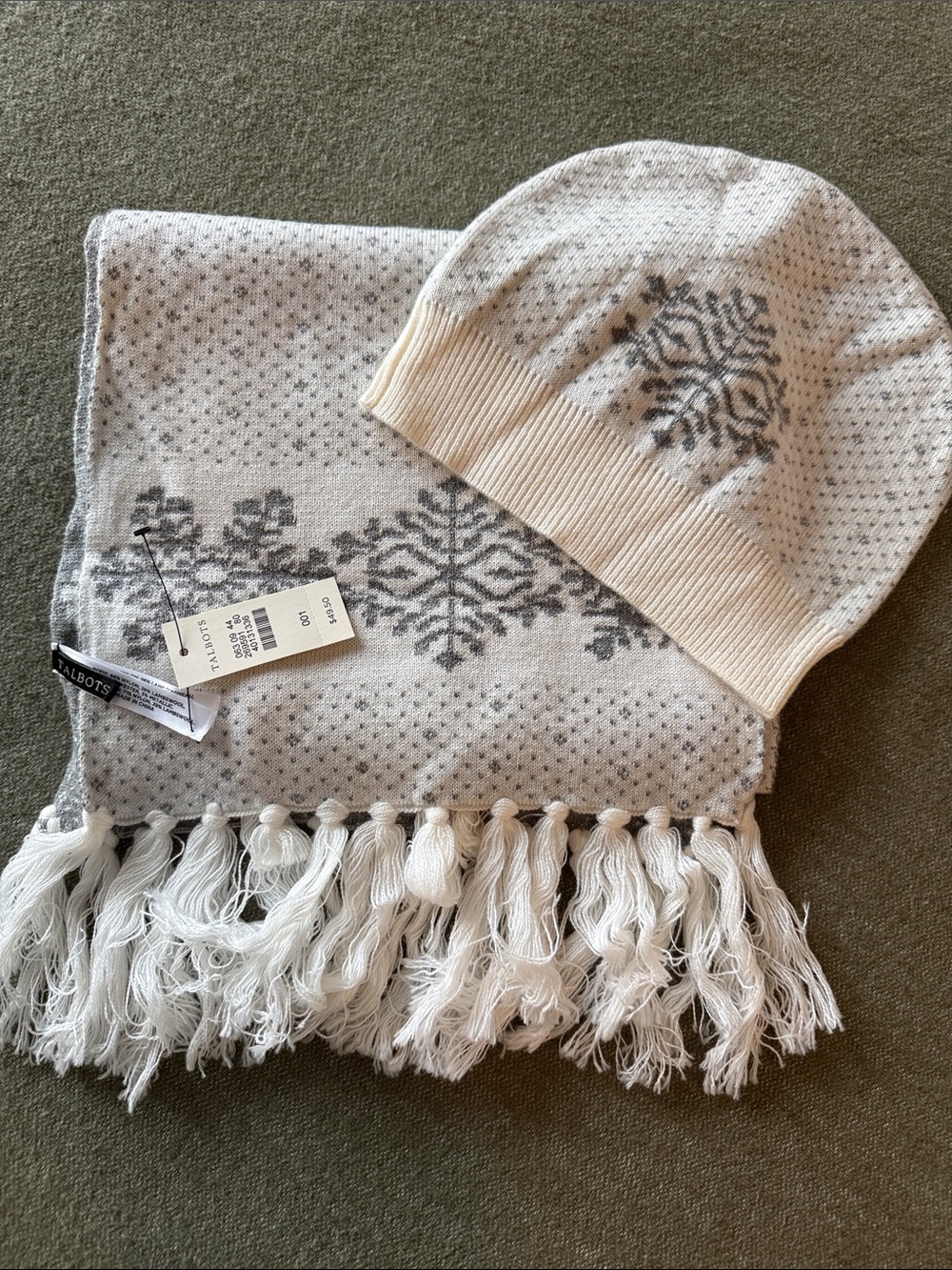 Talbots Knit Hat & Fringe Scarf Cream/Gray